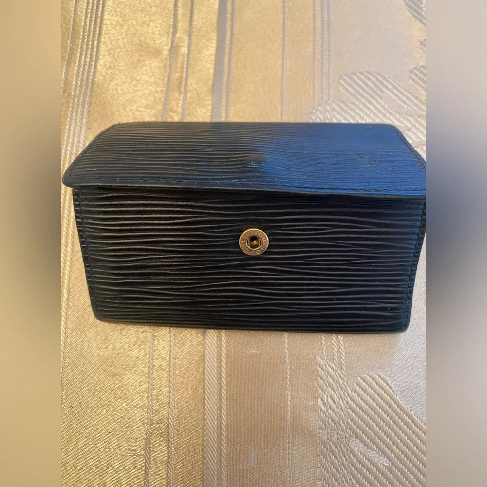 Louis Vuitton black epi leather key holder